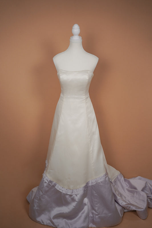 90’s Vintage Vera Wang Wedding Dress — Full front view of the ivory gown with lavender train