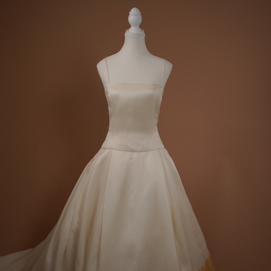 Vintage Vera Wang Wedding Dress - Gold Label Silk w/ Bows (M)