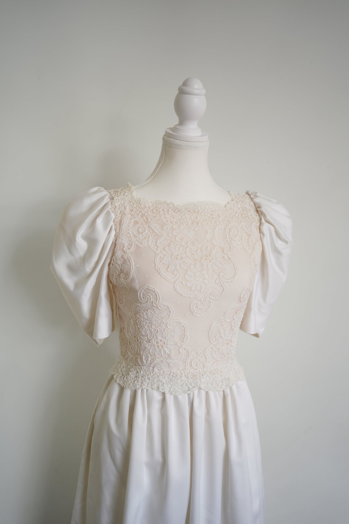 Vintage Victor Costa Puff Sleeve Ivory Wedding Gown