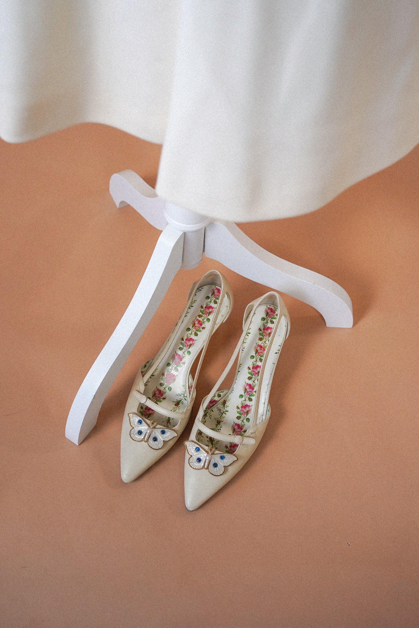 Gucci White Moth/Butterfly Kitten Heels (38)