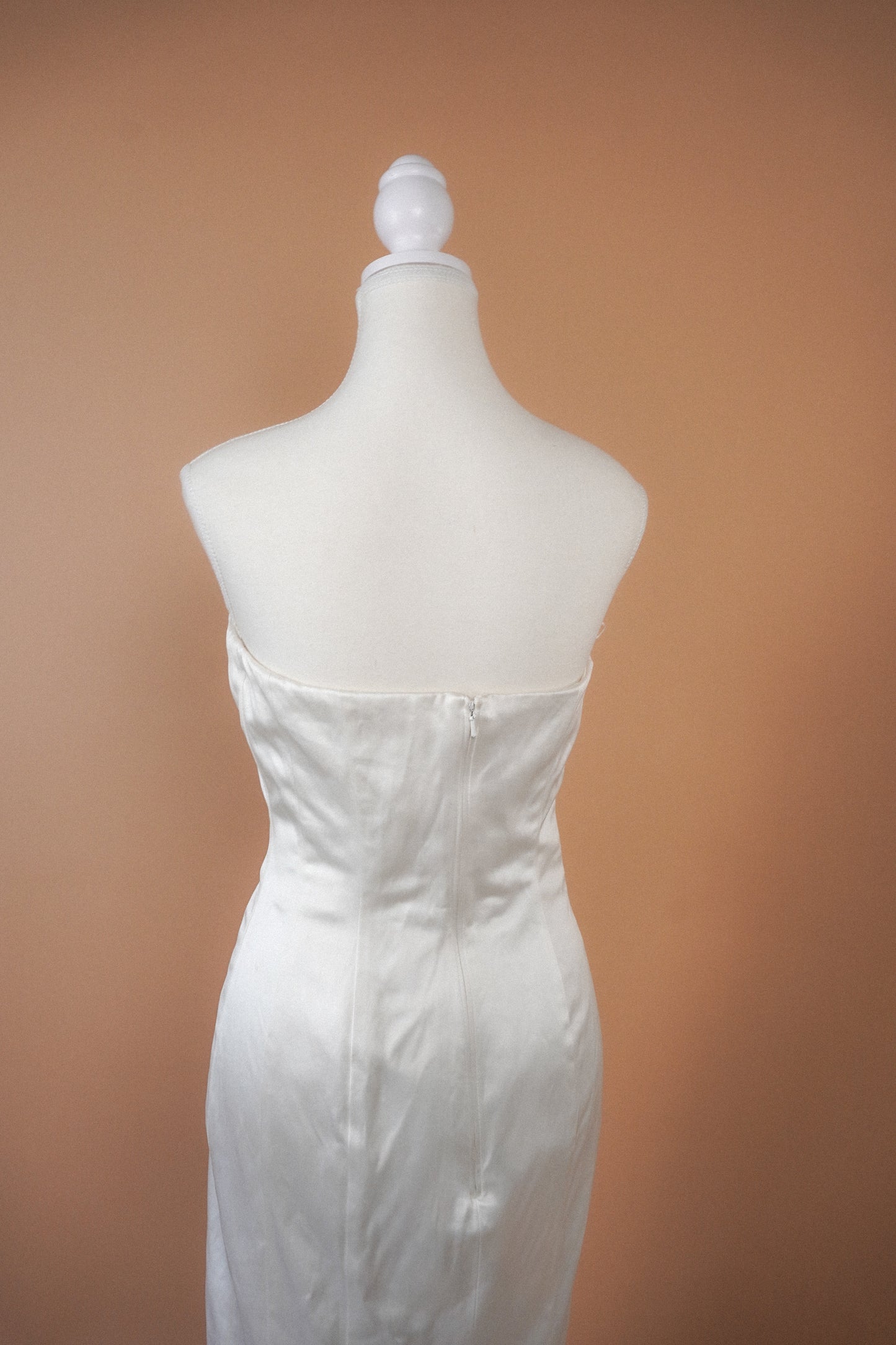 Max Mara Ivory Silk Mermaid Sample Bridal Gown (M)