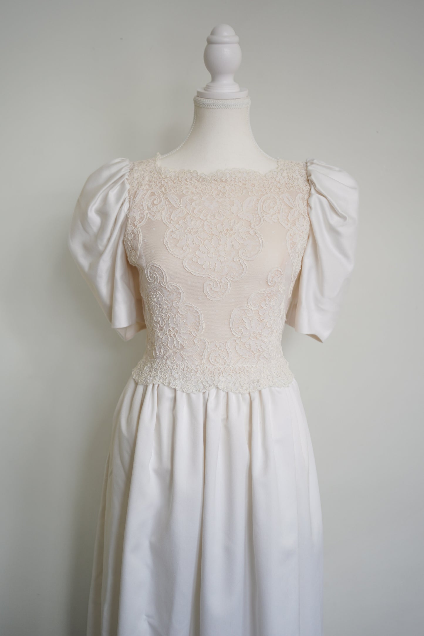 Vintage Victor Costa Puff Sleeve Ivory Wedding Gown