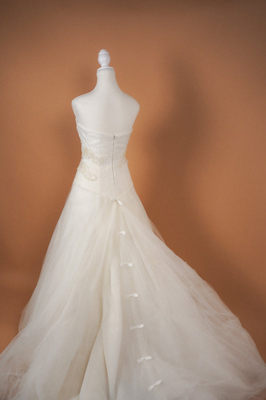 Bliss by Monique Lhuillier Ivory Silk & Tulle Strapless Wedding Gown (4)