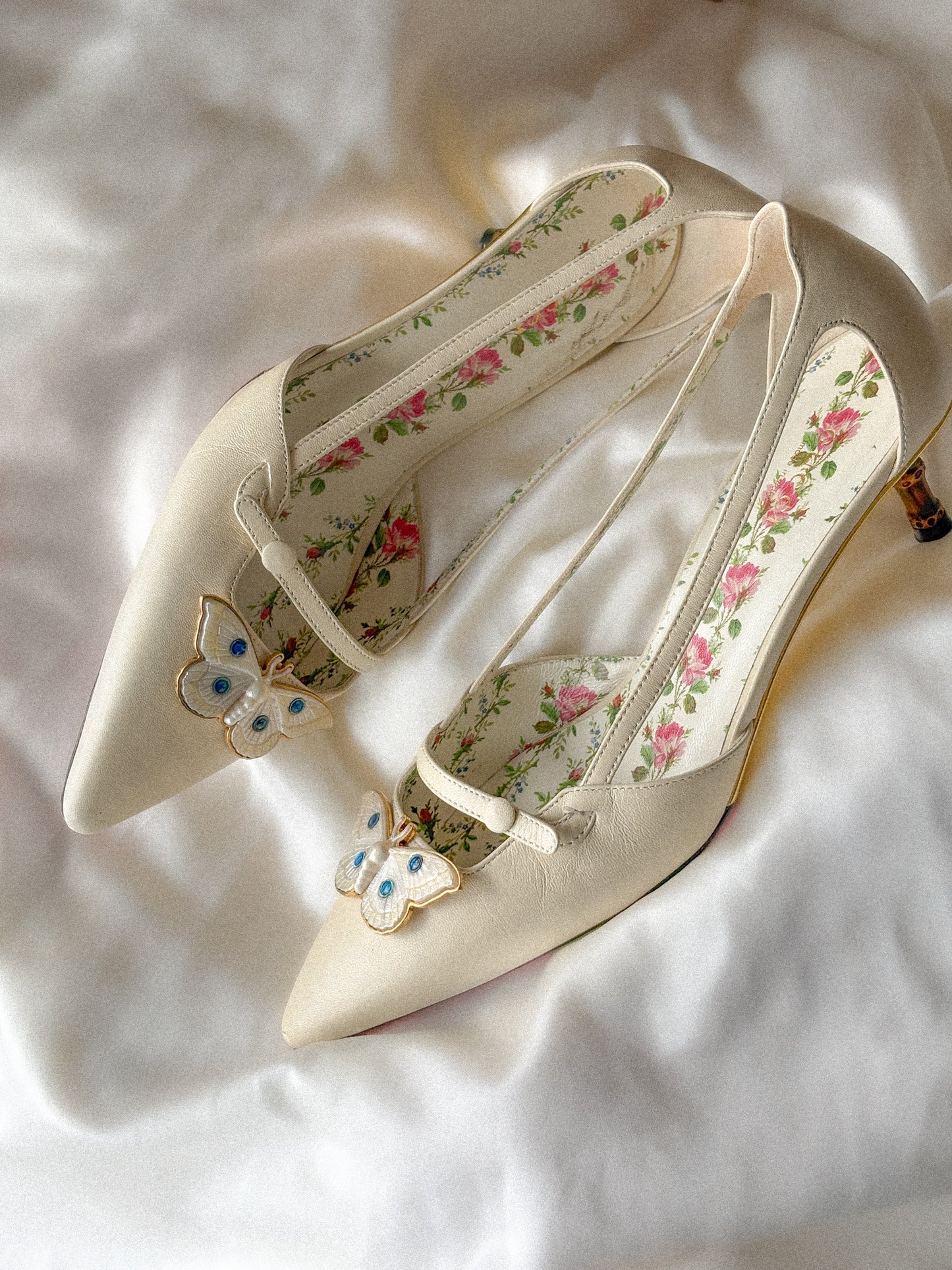 Gucci White Moth/Butterfly Kitten Heels (38)