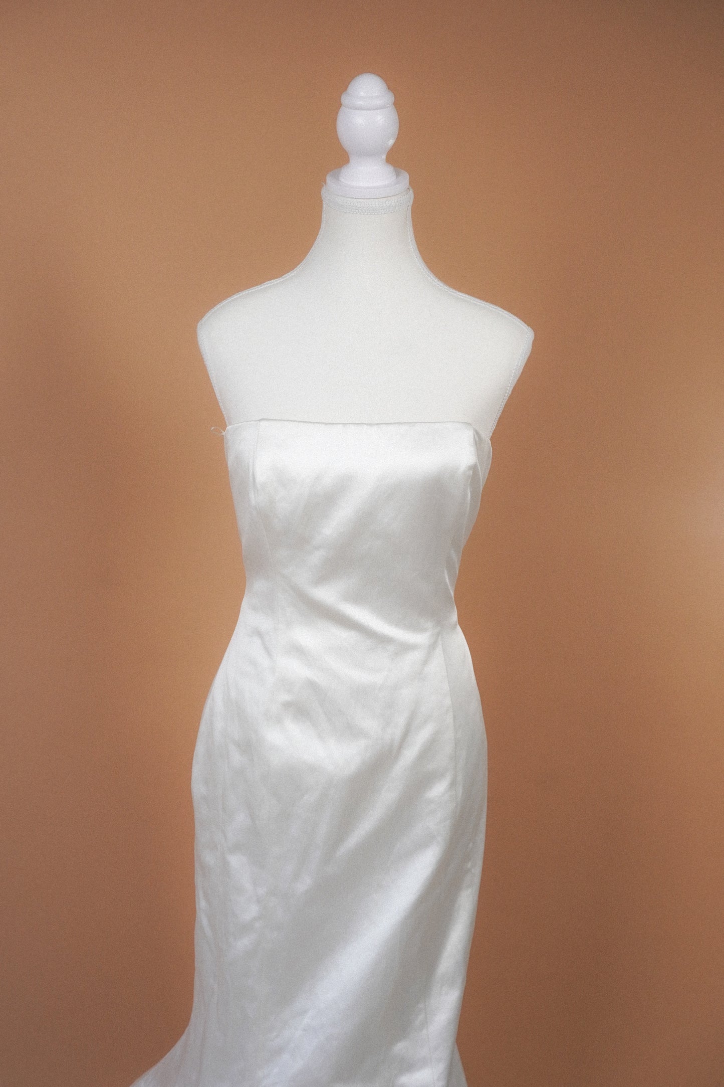 Max Mara Ivory Silk Mermaid Sample Bridal Gown (M)