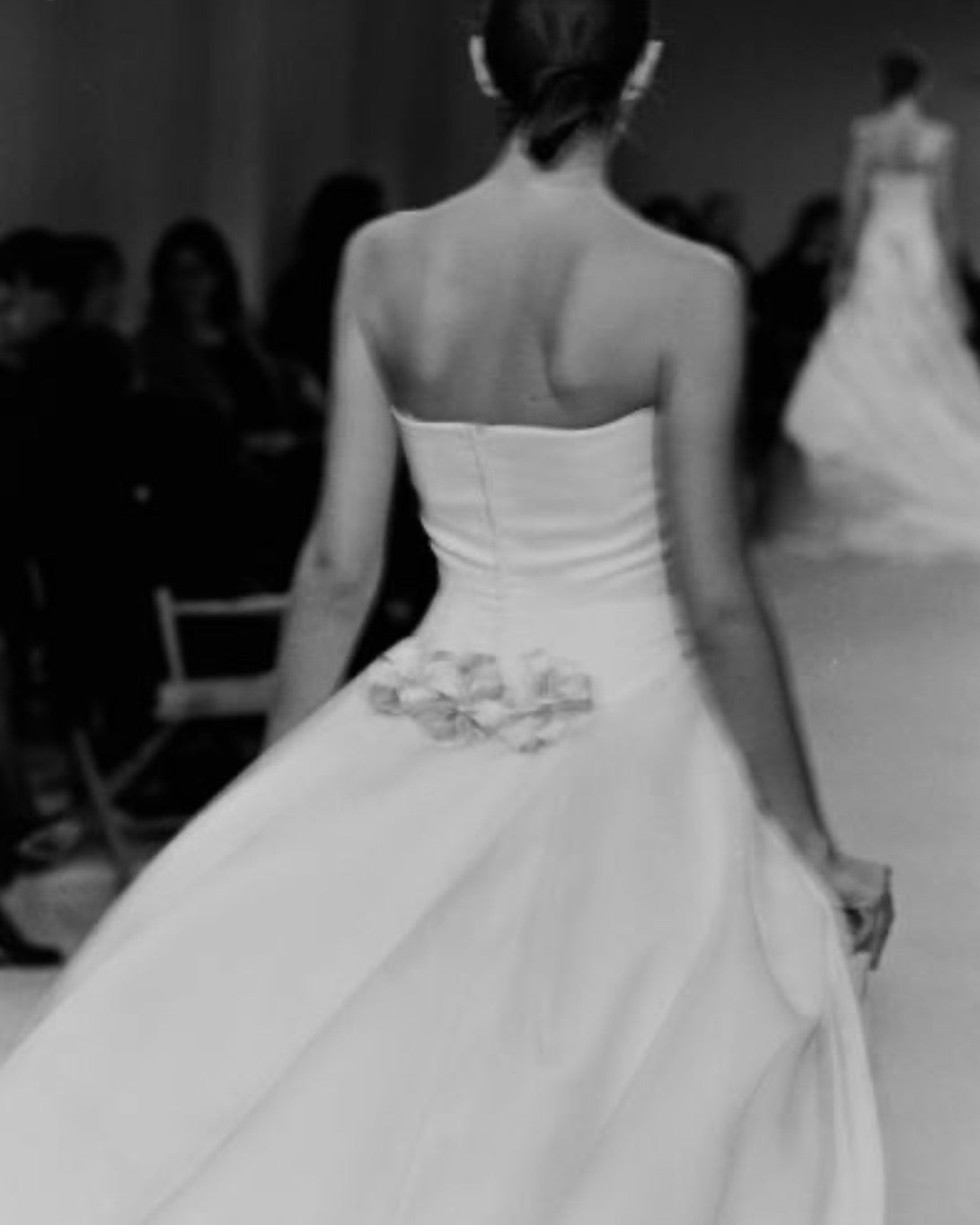 Vintage Vera Wang Wedding Dress - Gold Label Silk w/ Bows (M)