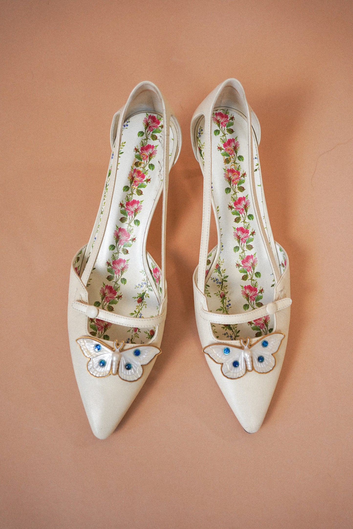 Gucci White Moth/Butterfly Kitten Heels (38)