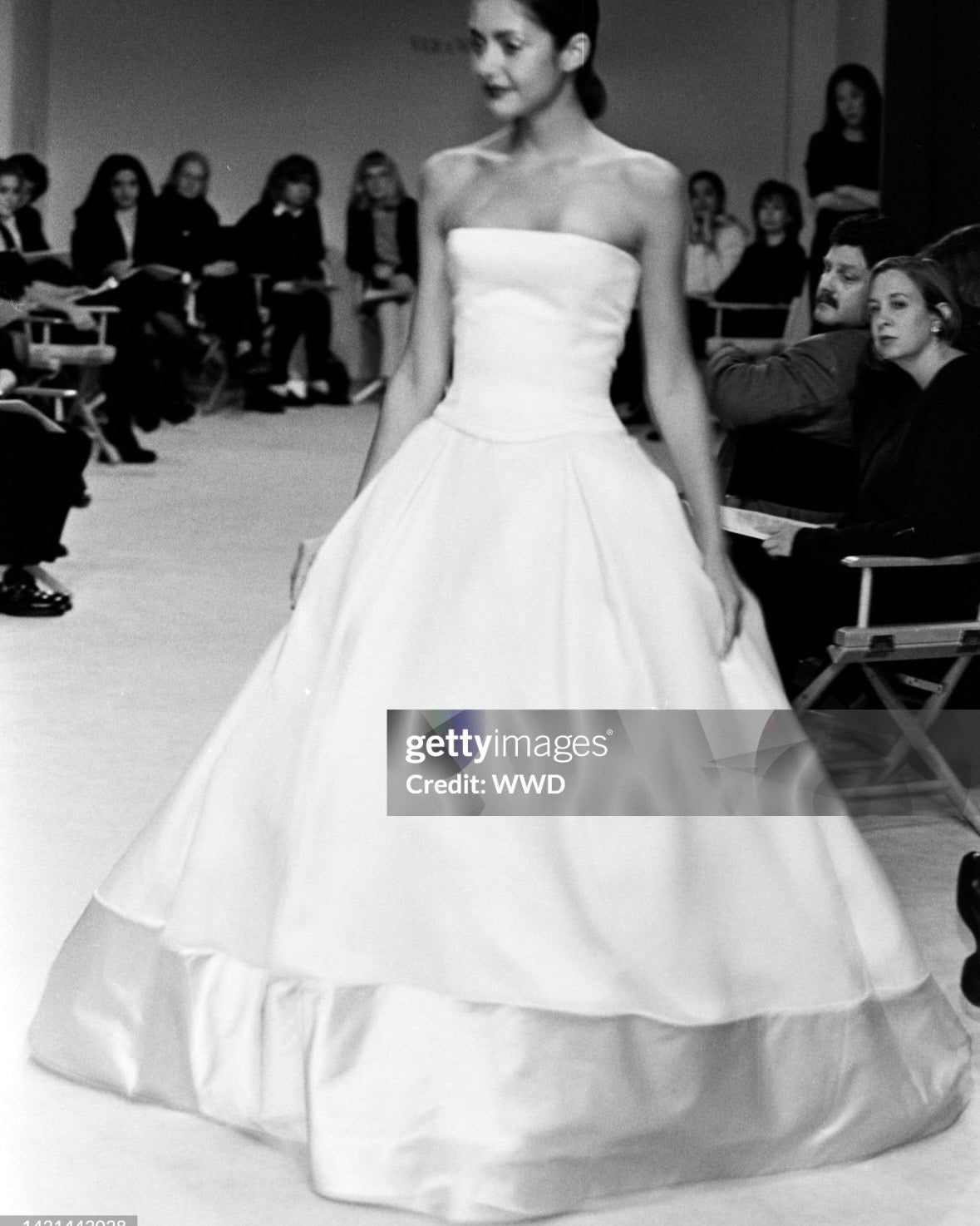 Vintage Vera Wang Wedding Dress - Gold Label Silk w/ Bows (M)