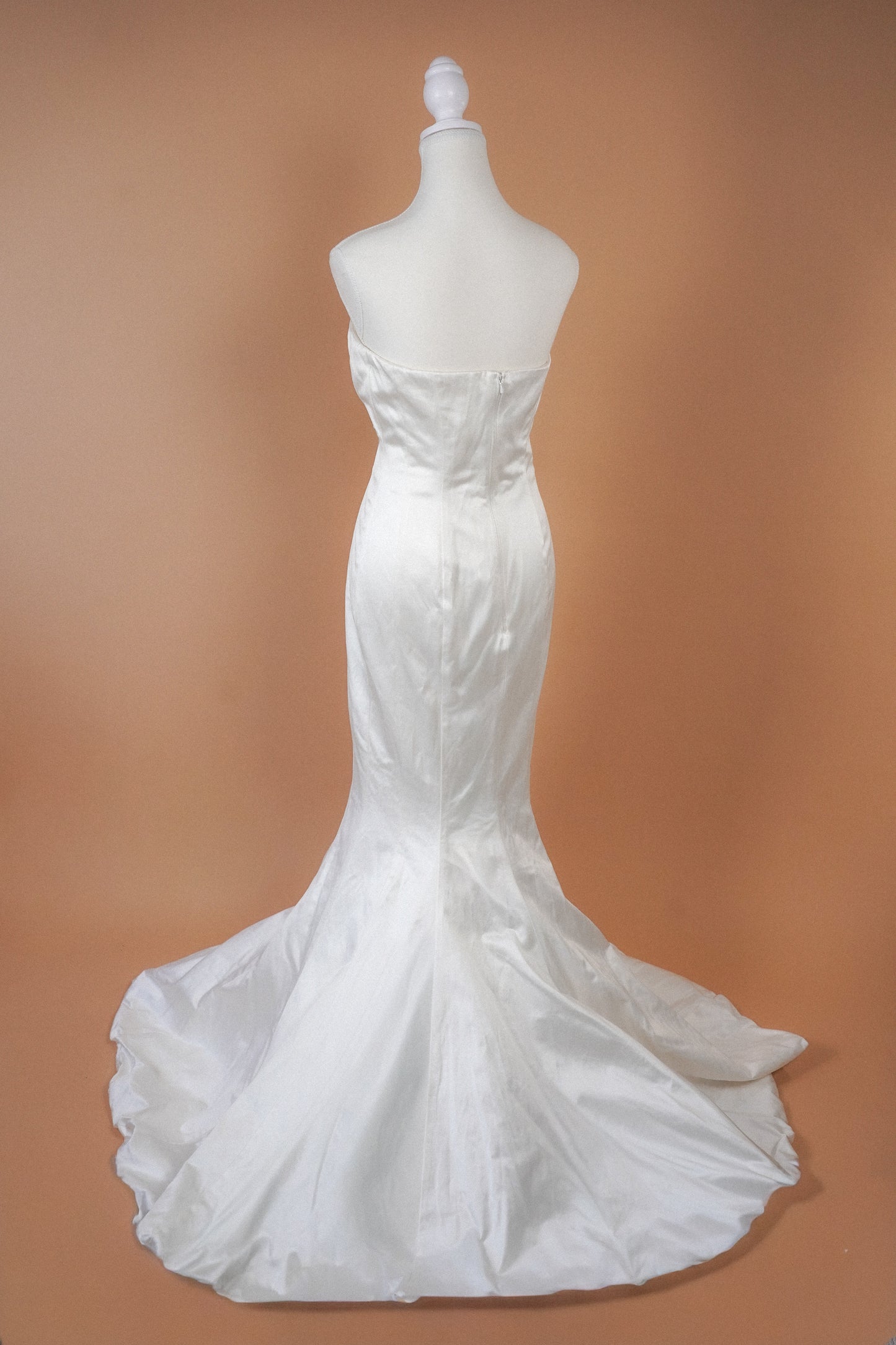 Max Mara Ivory Silk Mermaid Sample Bridal Gown (M)