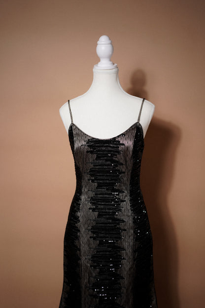 Giorgio Armani FW 1999 Runway Black Sequin Evening Gown — Close-up of the neckline and sequin bodice