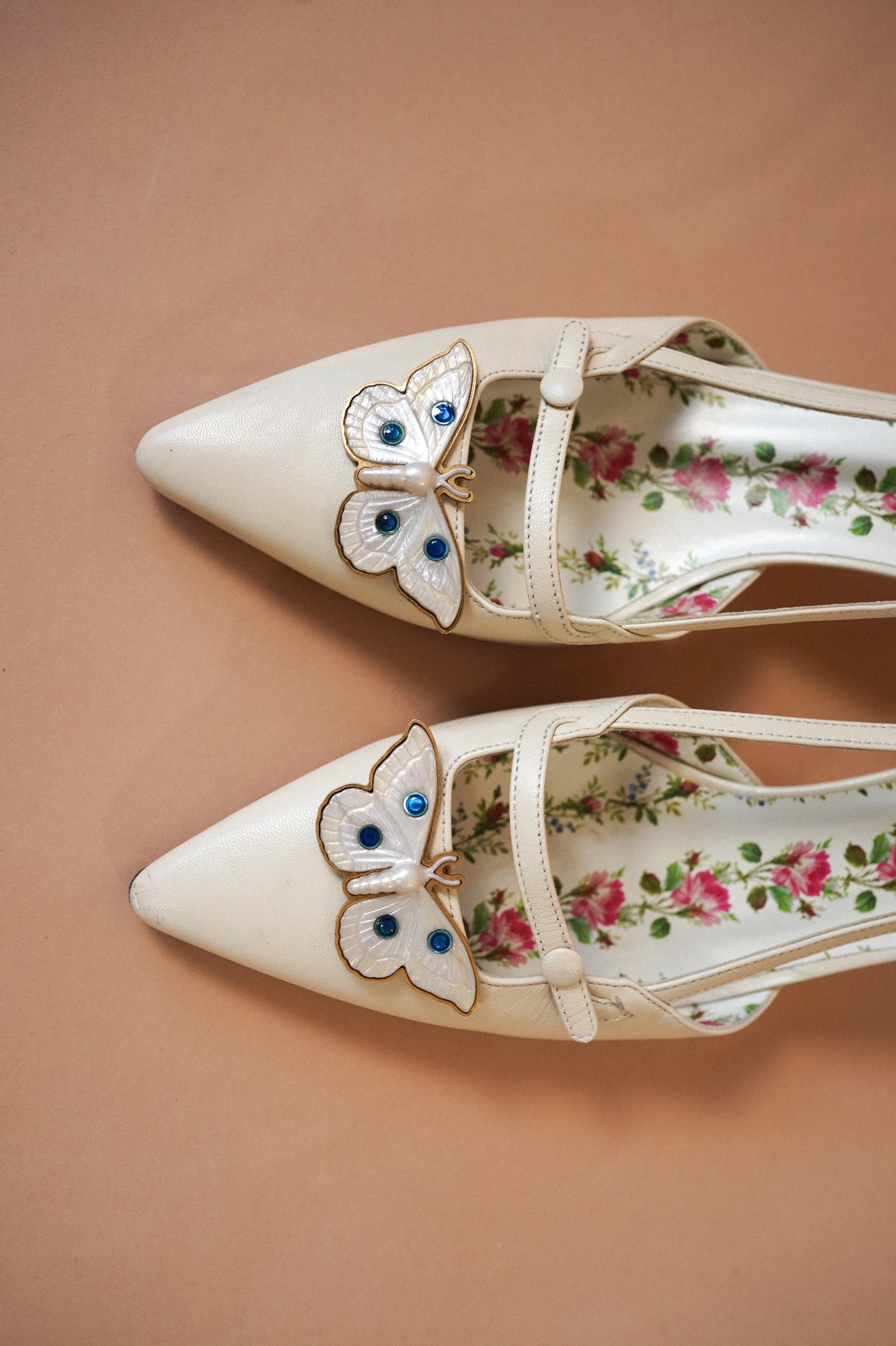 Gucci White Moth/Butterfly Kitten Heels (38)