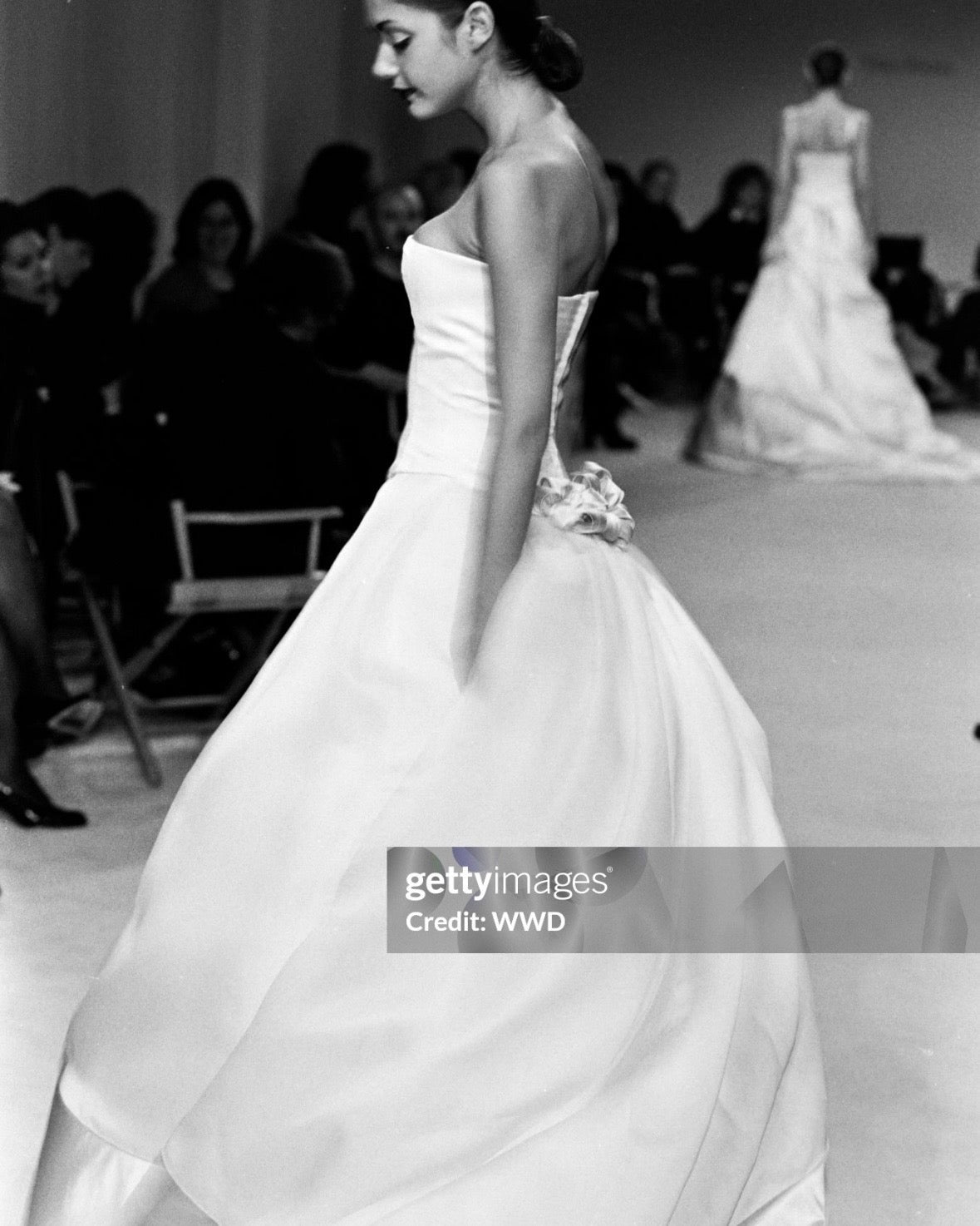 Vintage Vera Wang Wedding Dress - Gold Label Silk w/ Bows (M)