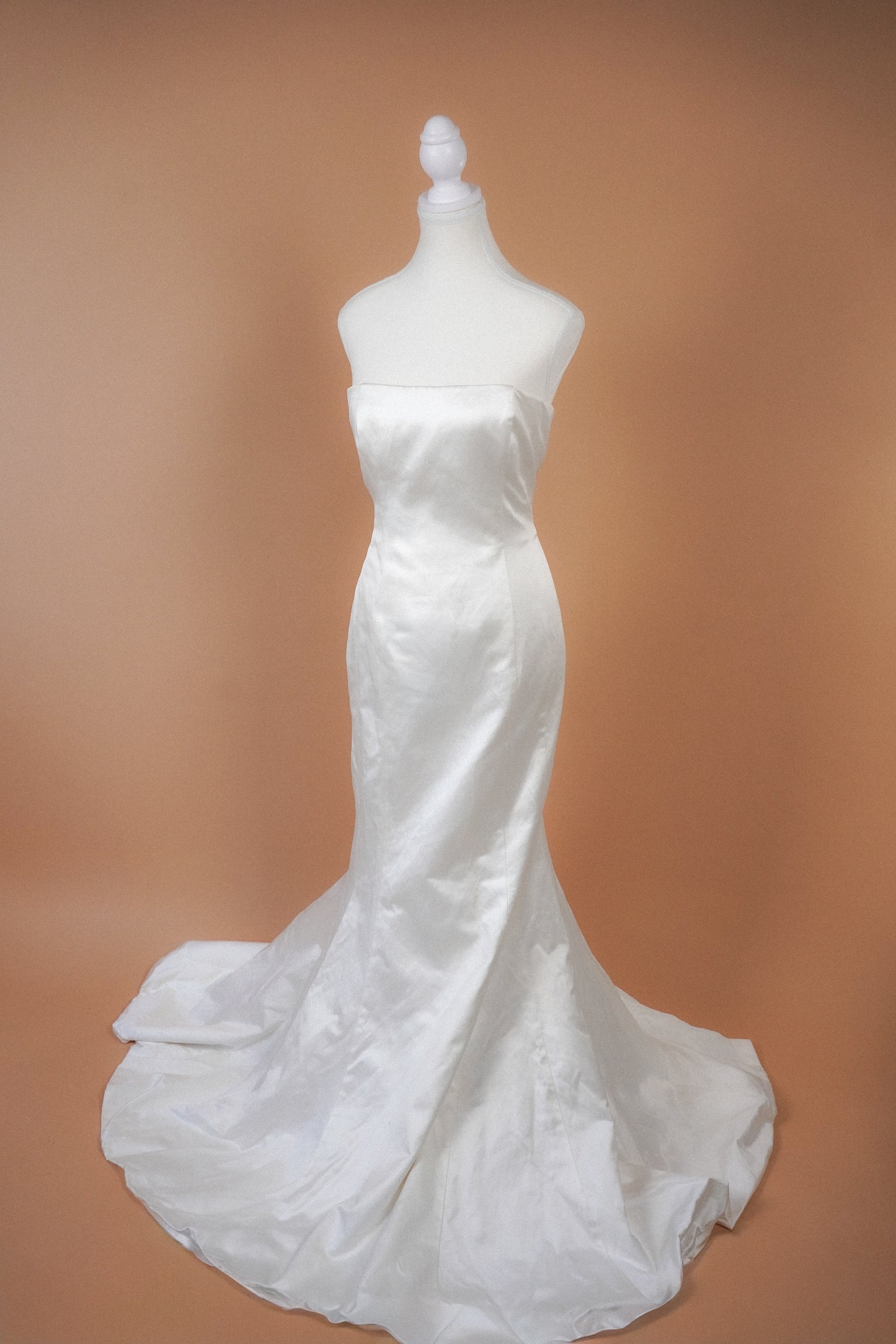 Max Mara Ivory Silk Mermaid Sample Bridal Gown (M)